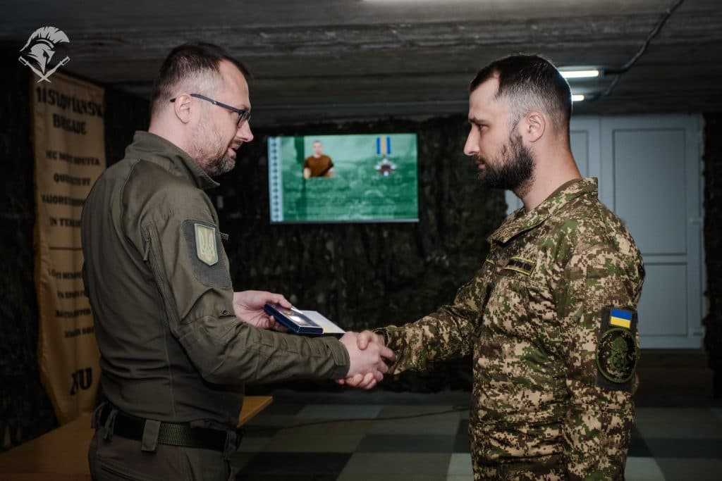 Пятеро бойцов Славянской бригады НГУ награждены знаками уважения «Защитнику Луганщины»