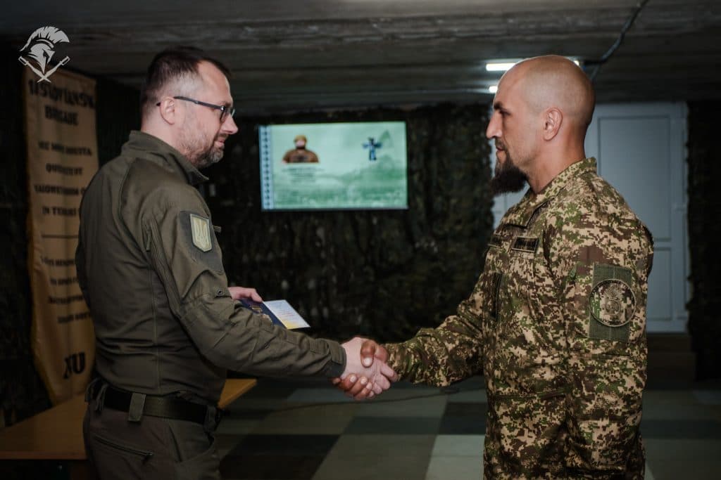 Пятеро бойцов Славянской бригады НГУ награждены знаками уважения «Защитнику Луганщины»
