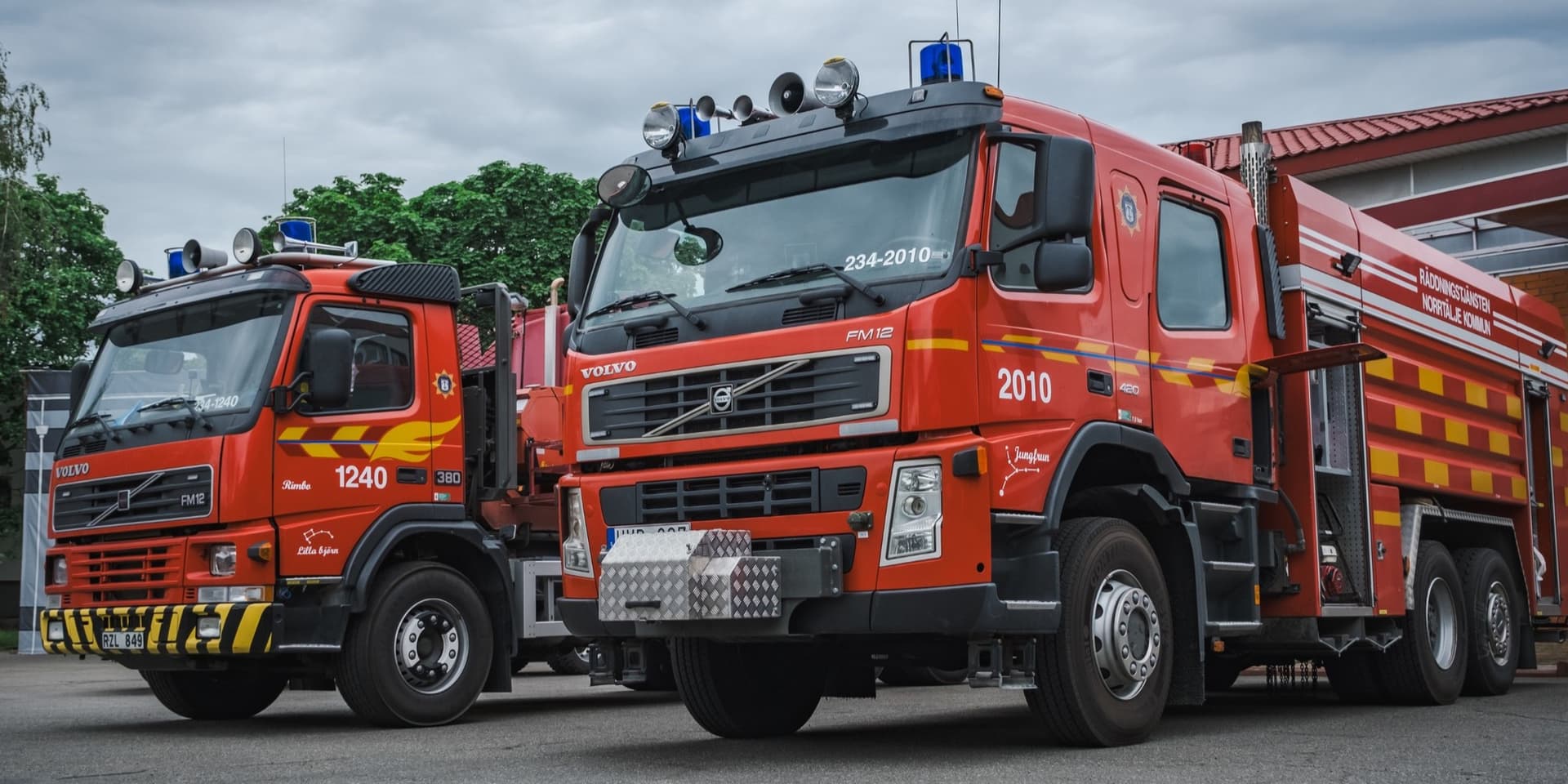 Рятувальники Донеччини отримали автівки для від колег зі Швеції