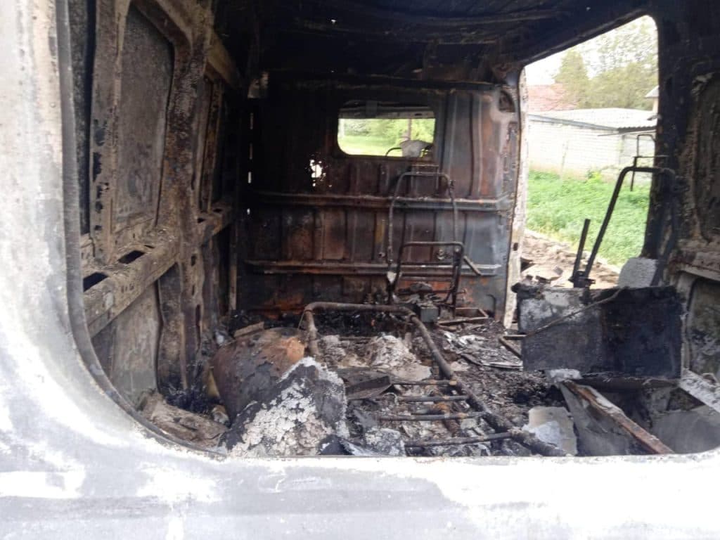 Россияне FPV-дронами уничтожили автомобиль экстренной медицинской помощи в Константиновке