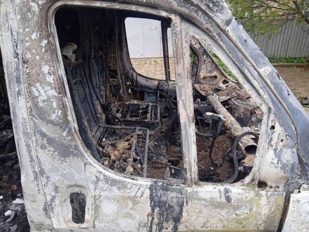 Россияне FPV-дронами уничтожили автомобиль экстренной медицинской помощи в Константиновке