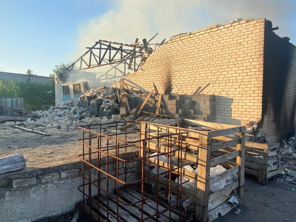Росіяни вдарили по підприємству у Словʼянську безпілотником