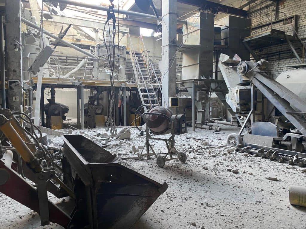 Росіяни вдарили по підприємству у Словʼянську безпілотником 2