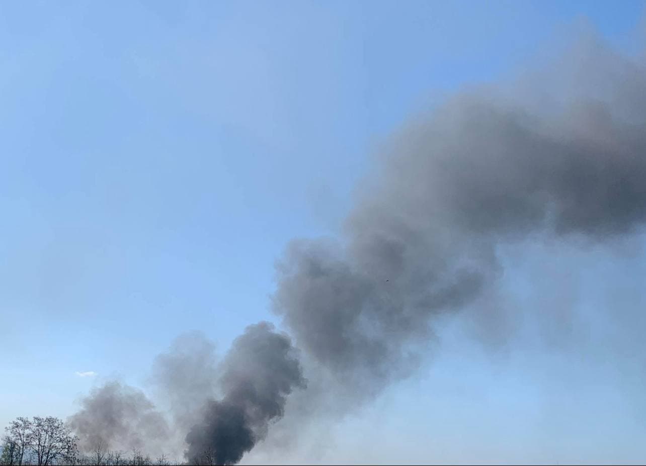 Словʼянськ потрапив під ворожий обстріл: пошкоджено автівки