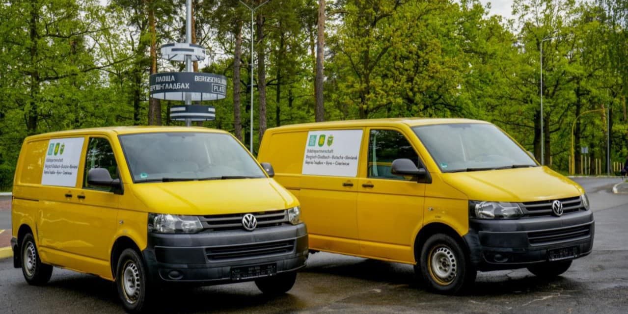 Слов'янськ отримав від Бучанської громади два мікроавтобуси Volkswagen з Німеччини