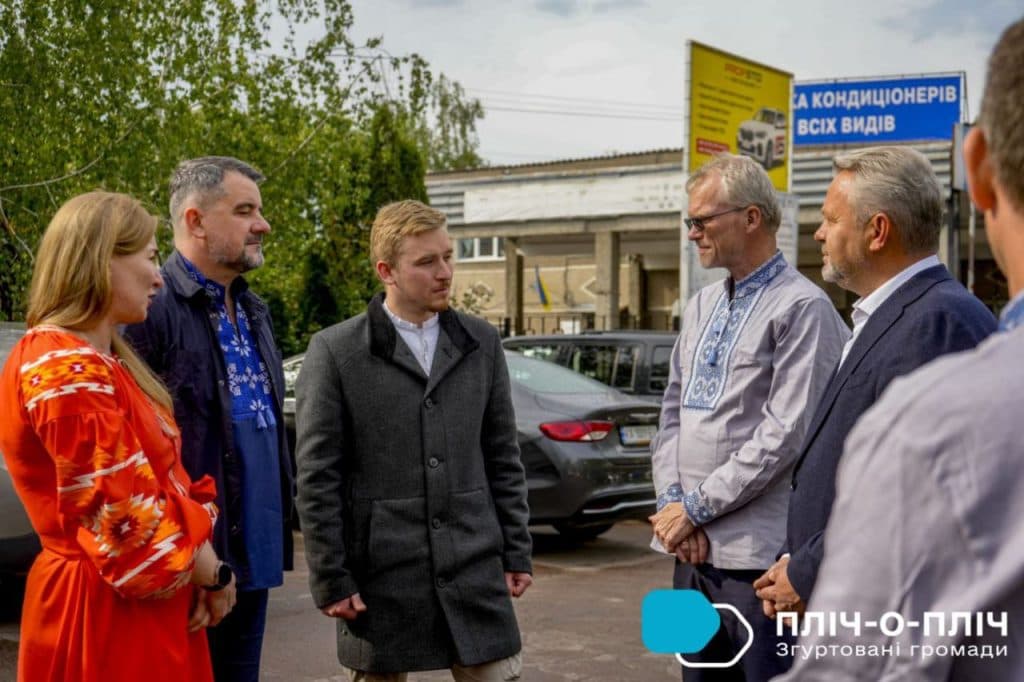 Славянск получил от Бучанской общины два микроавтобуса Volkswagen из Германии