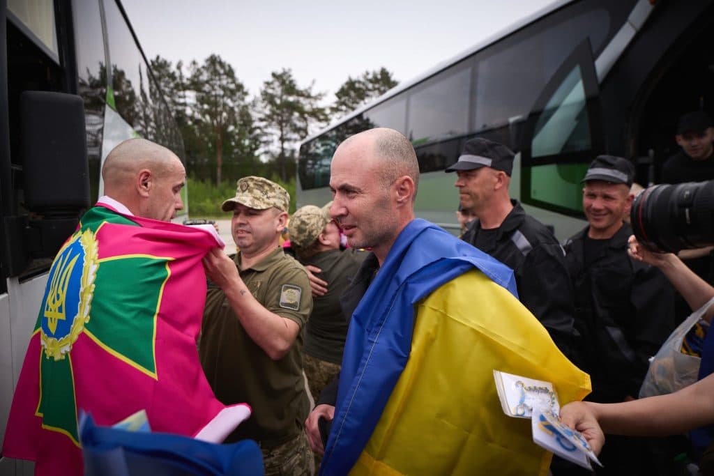 Третю частина обміну тисячу на тисячу завершено