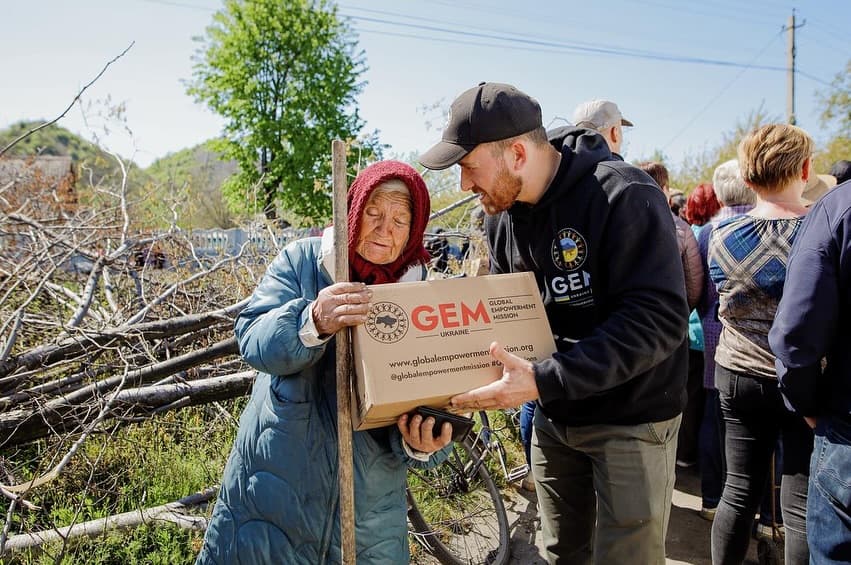В Доброполье в Донецкой области раздали более 1,4 тыс. продуктовых наборов