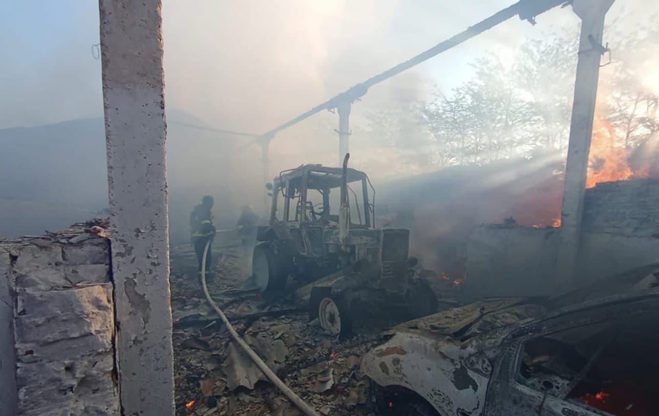 У Краматорському і Покровському районах виникли пожежі після ворожих обстрілів