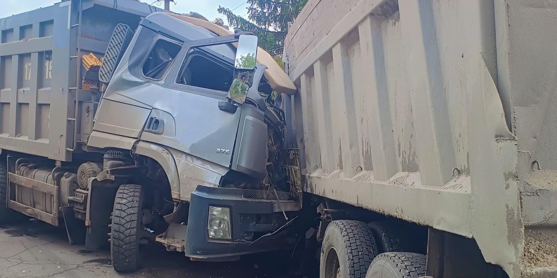 У Краматорському районі рятувальники деблокували чоловіка з понівеченої у ДТП вантажівки