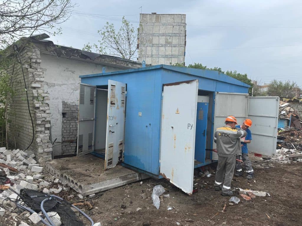 У Краматорську енергетики продовжують відновлення електропостачання після обстрілу 26 травня