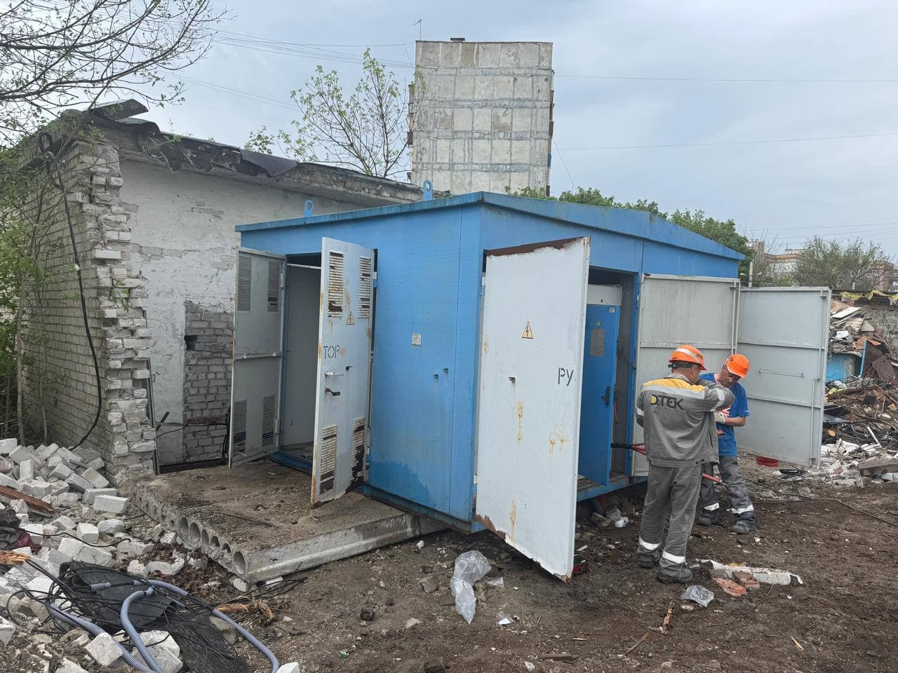 У Краматорську енергетики продовжують відновлення електропостачання після обстрілу 26 травня