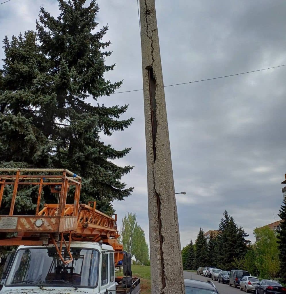 В Краматорске продолжается замена опор уличного освещения