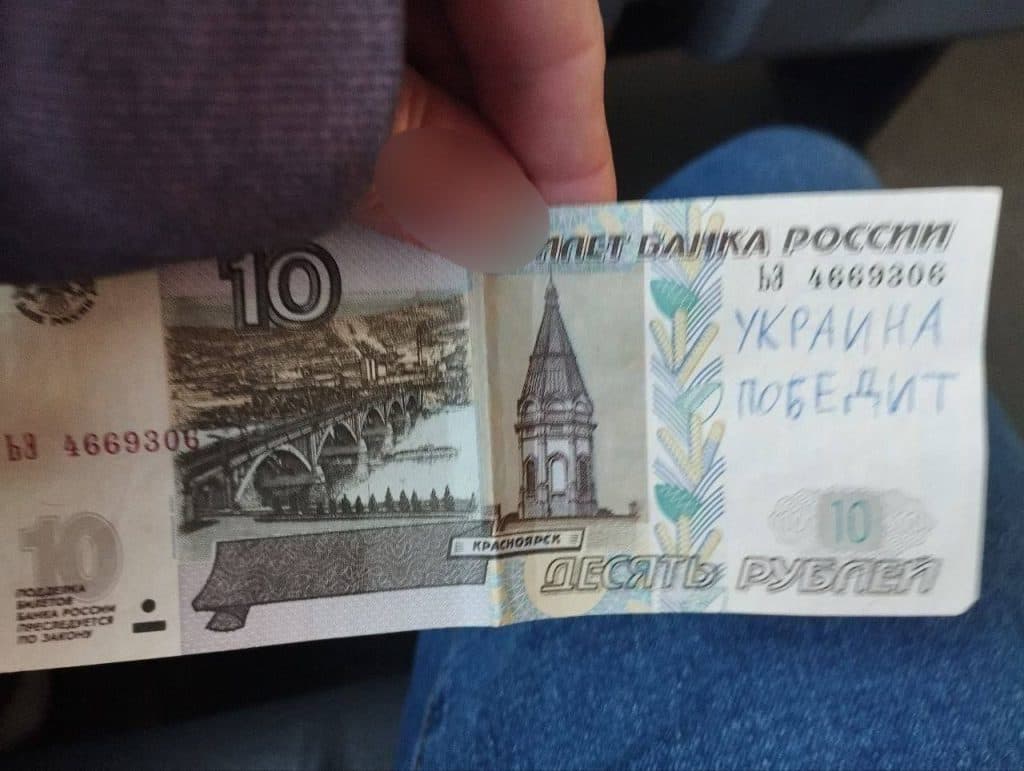 Активісти руху "Жовта Стрічка" провели акції у Донецьку, Луганську та Алчевську