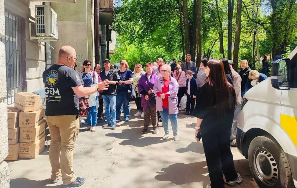 Жители Покровского общества в Днепре получили пищевые продукты от GEM