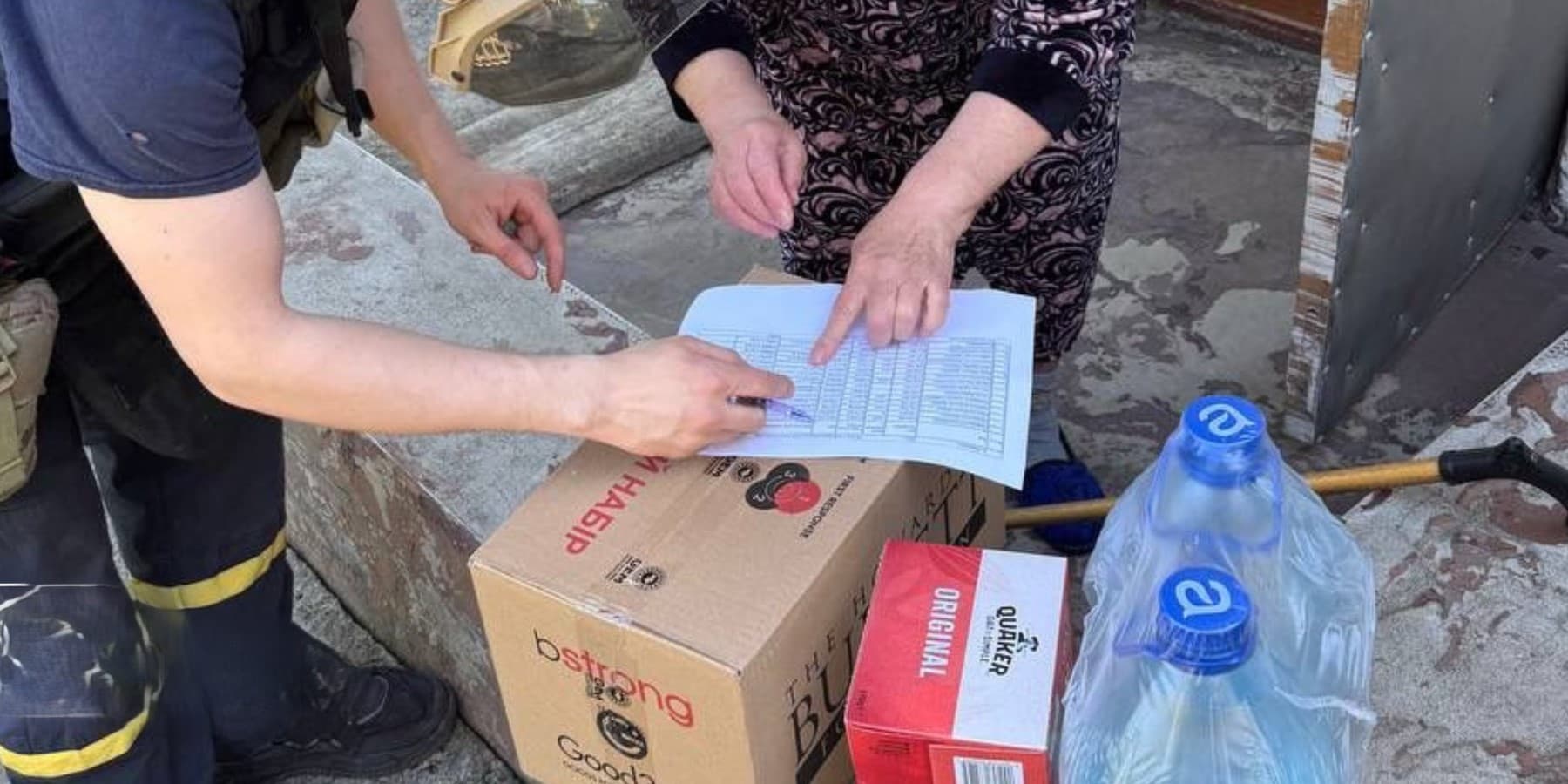 рятувальники Донеччини доставили гуманітарну допомогу маломобільним мешканцям