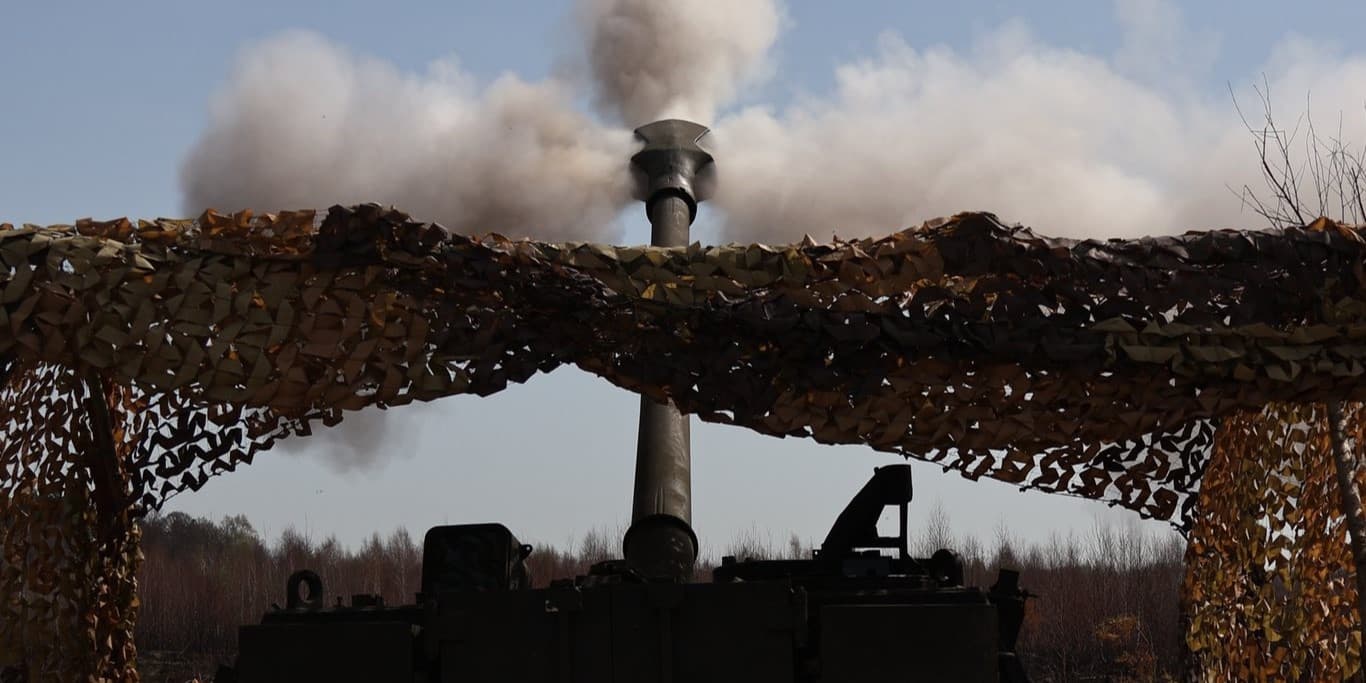 стріляє САУ M109 156-ї окремої механізованої бригади