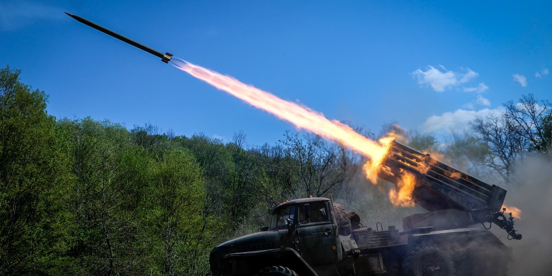 стріляє град 36 ОБрМП