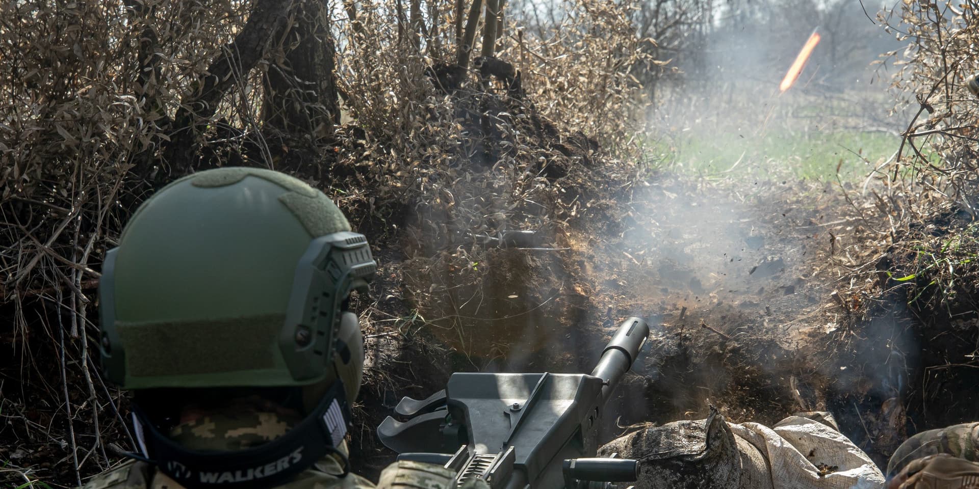 стріляє кулеметник 44 омбр