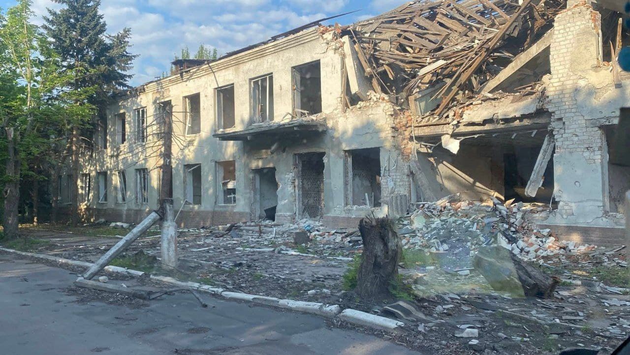 зруйнована будівля у покровську