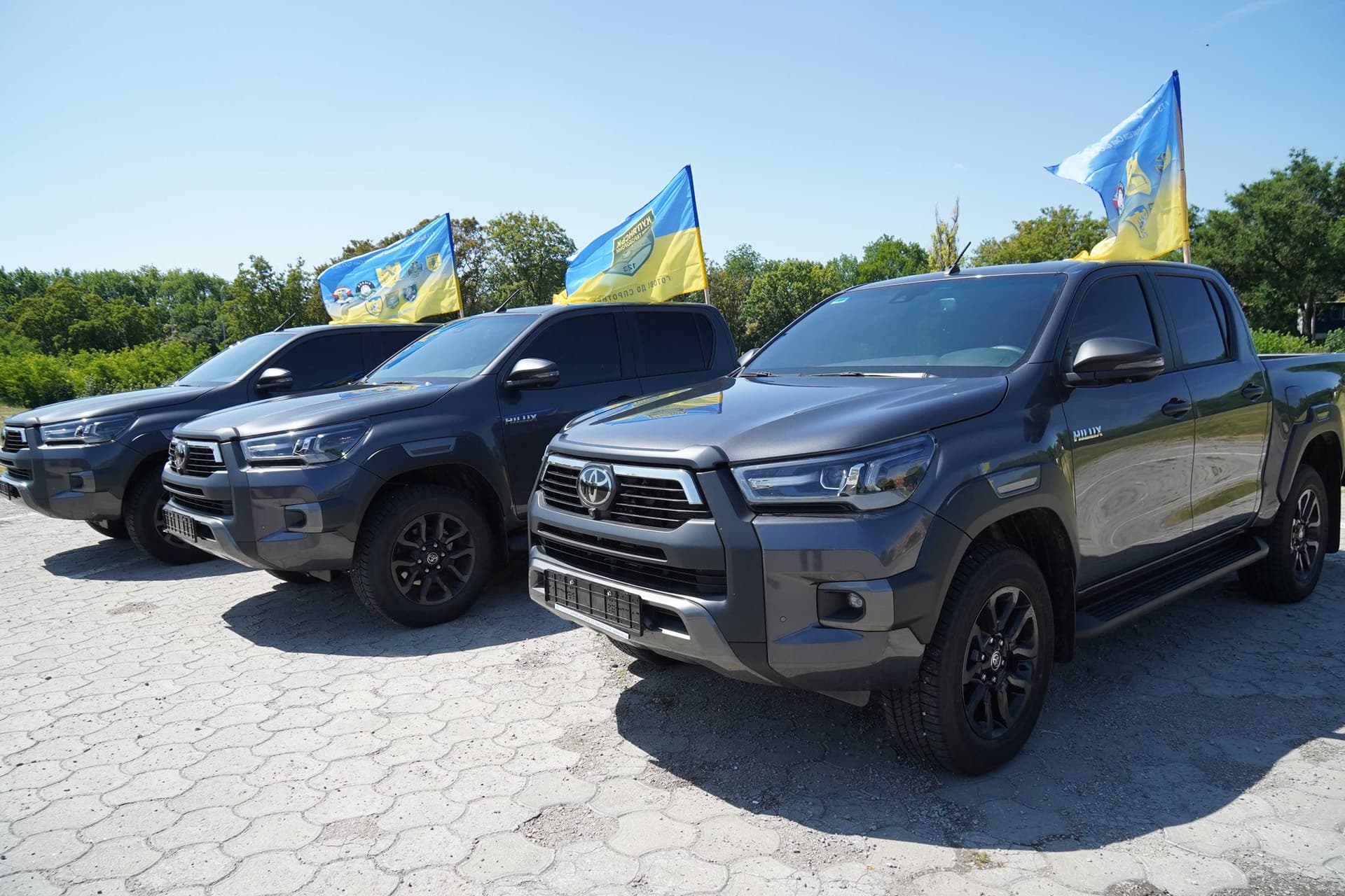 Бійцям 113-й бригаді ТрО на східний фронт передали 3 пікапи