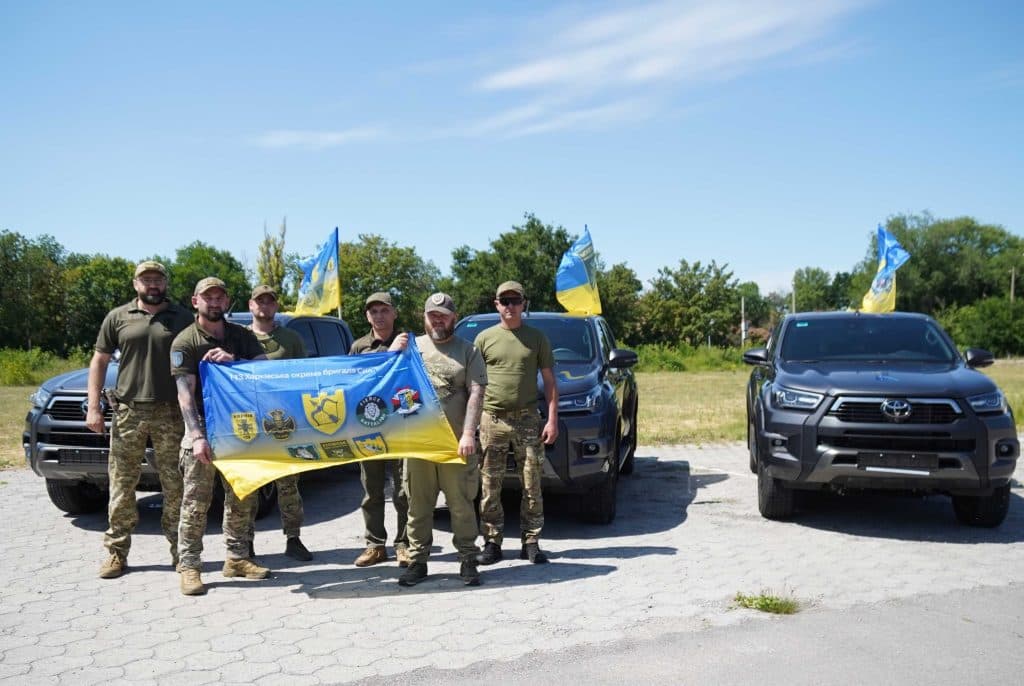 Бойцам 113-й бригаде ТрО на восточный фронт передали 3 пикапа
