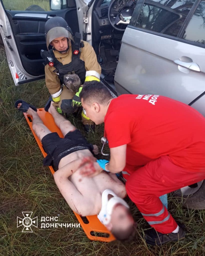 ДТП між Краматорськом і Дружківкою: рятувальники деблокували постраждалого та загиблого чоловіків