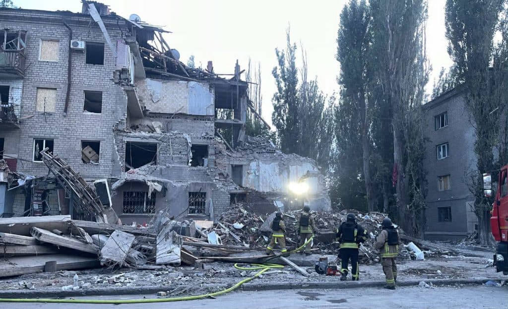 Друга доба рятувальної операції: у Краматорську зросла кількість жертв від ворожого удару