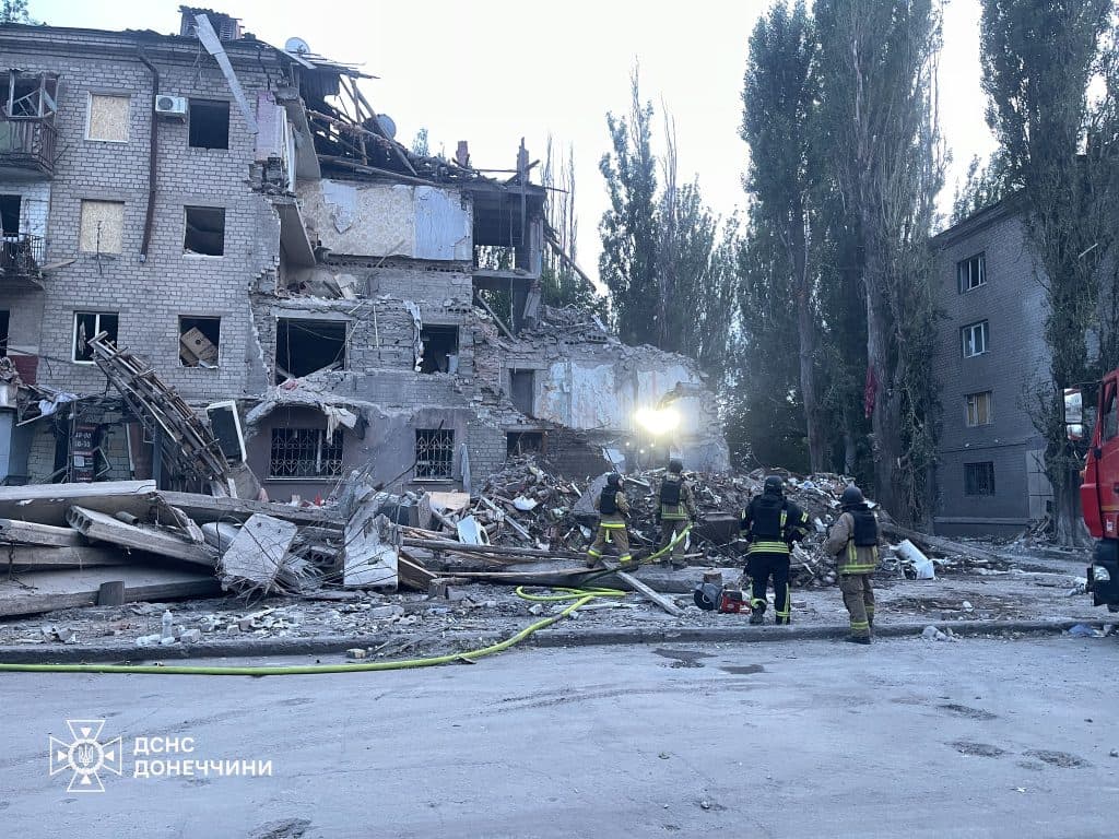 Друга доба рятувальної операції: у Краматорську зросла кількість жертв від ворожого удару