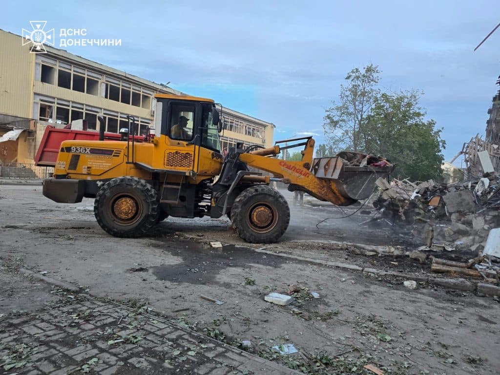 Друга доба рятувальної операції: у Краматорську зросла кількість жертв від ворожого удару
