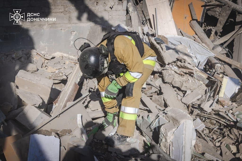 Друга доба рятувальної операції: у Краматорську зросла кількість жертв від ворожого удару