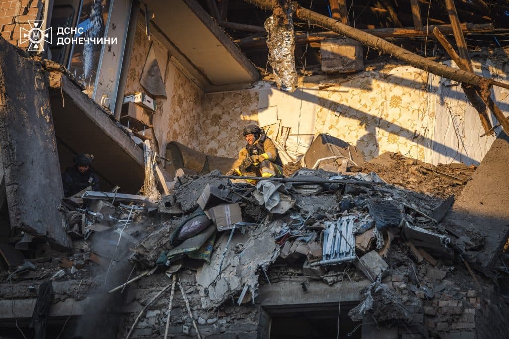 Друга доба рятувальної операції: у Краматорську зросла кількість жертв від ворожого удару