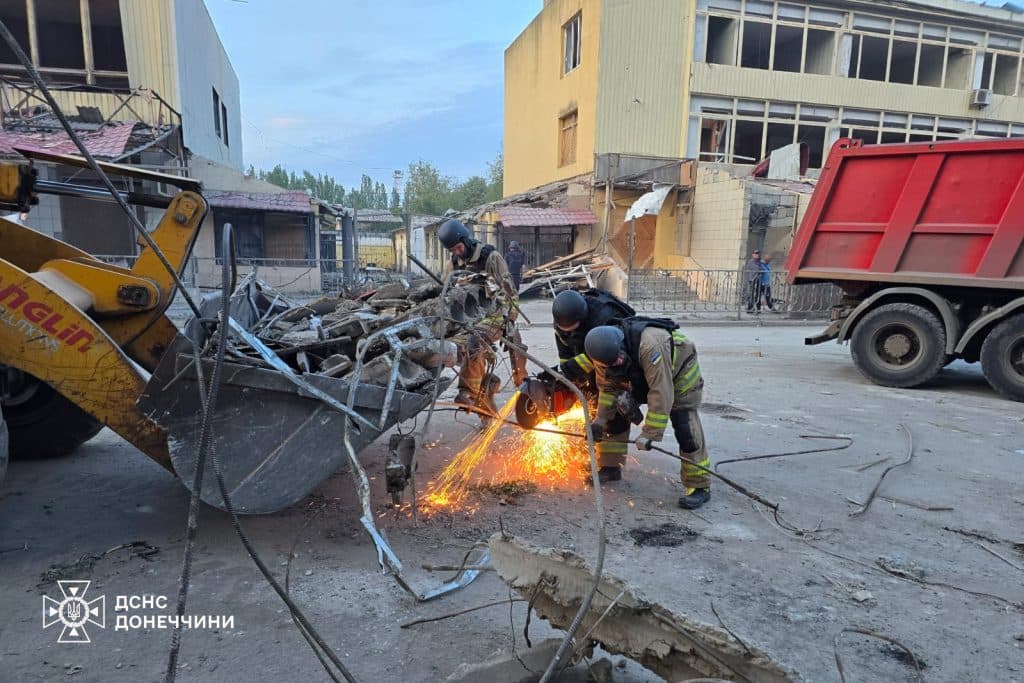 Друга доба рятувальної операції: у Краматорську зросла кількість жертв від ворожого удару