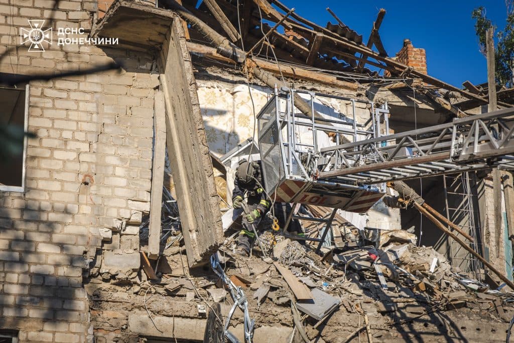 Друга доба рятувальної операції: у Краматорську зросла кількість жертв від ворожого удару