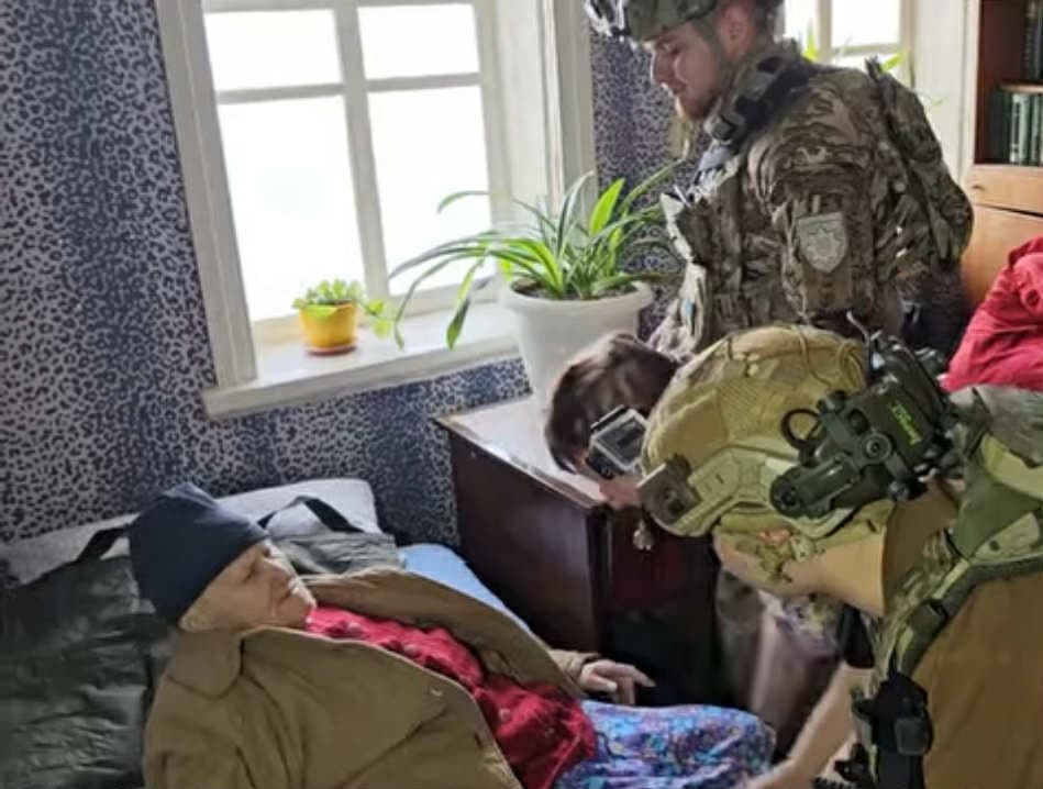 Екіпаж "Білих янголів" евакуював з Лиманщини чотирьох людей