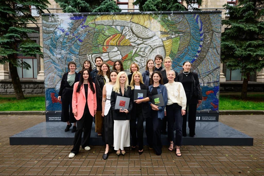 Мозаику Боривитер Аллы Горской, уничтоженную россиянами в Мариуполе, до мельчайших деталей восстановили в Киеве