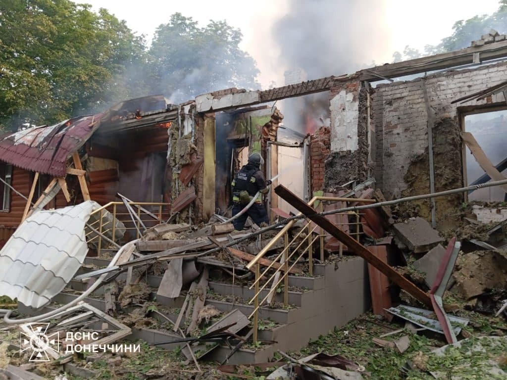 В Донецкой области спасатели ликвидировали последствия очередных ударов российской оккупационной армии