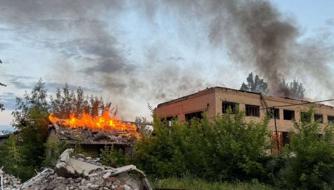 На Донеччині внаслідок обстрілів є загиблі та поранені, рятувальники ліквідовують пожежі