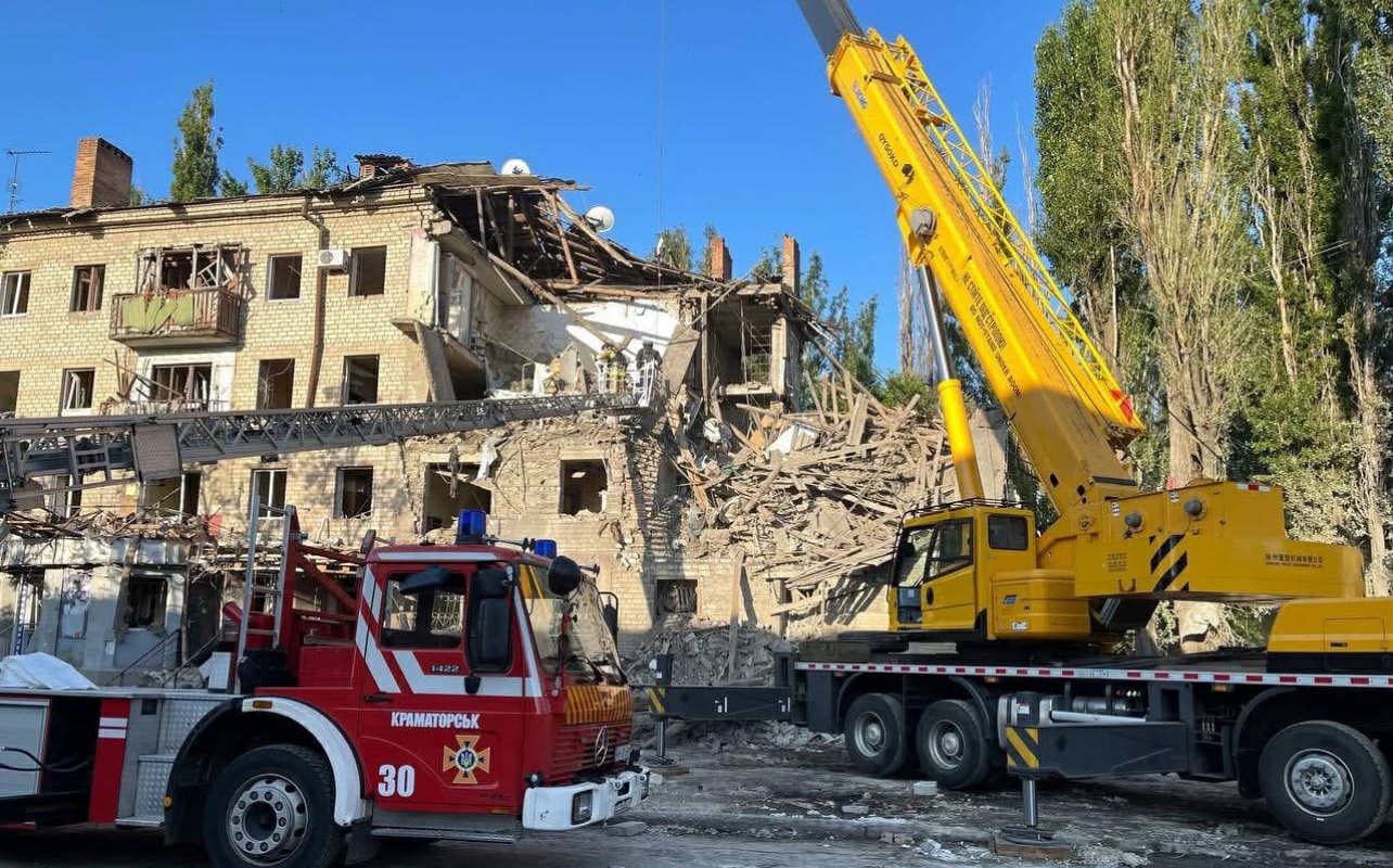 Обстріл Краматорська і Словʼянська: були повторні вибухи, під завалами можуть перебувати люди