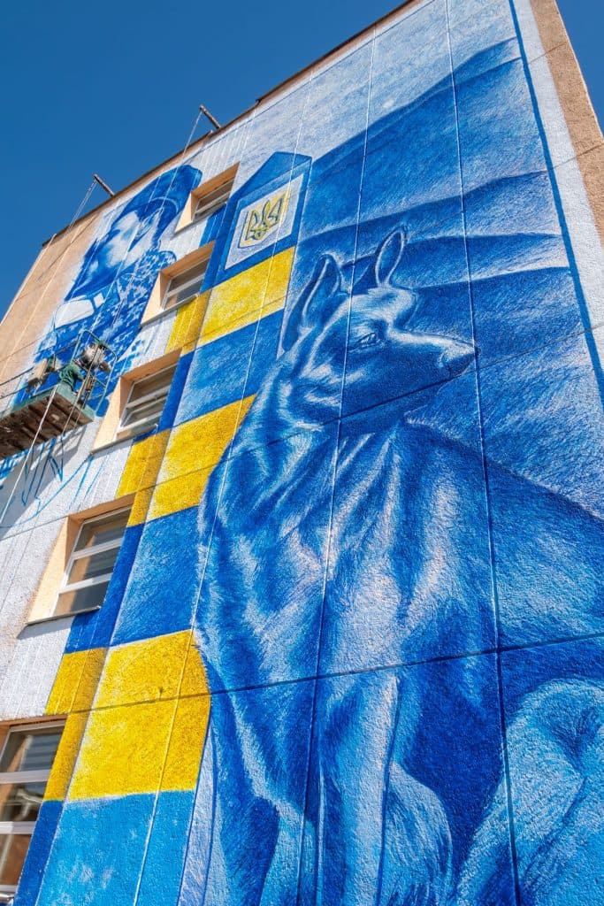 Перші з честю