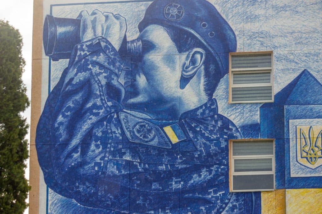 Перші з честю