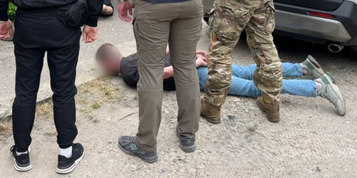 Правоохоронці Донеччини викрили організатора нелегального переправлення військовозобов'язаних до Молдови