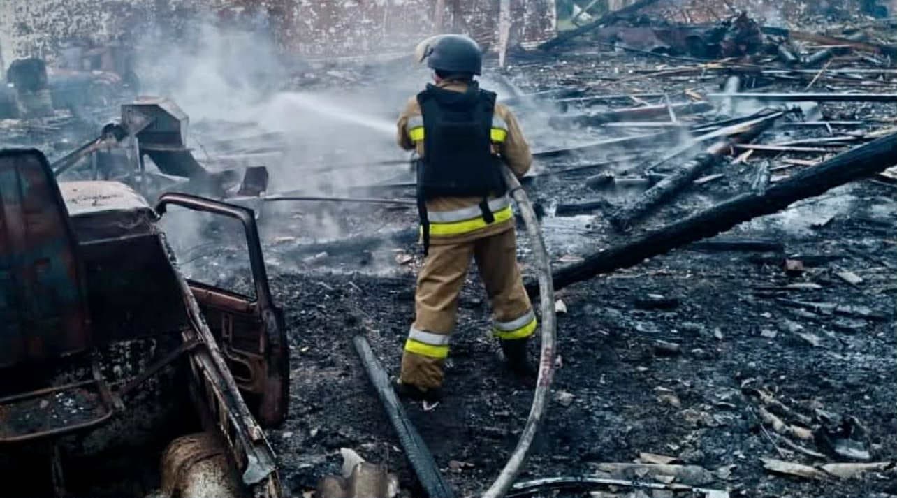 Рятувальники ліквідували наслідки нічної атаки БПЛА на Слов'янсь