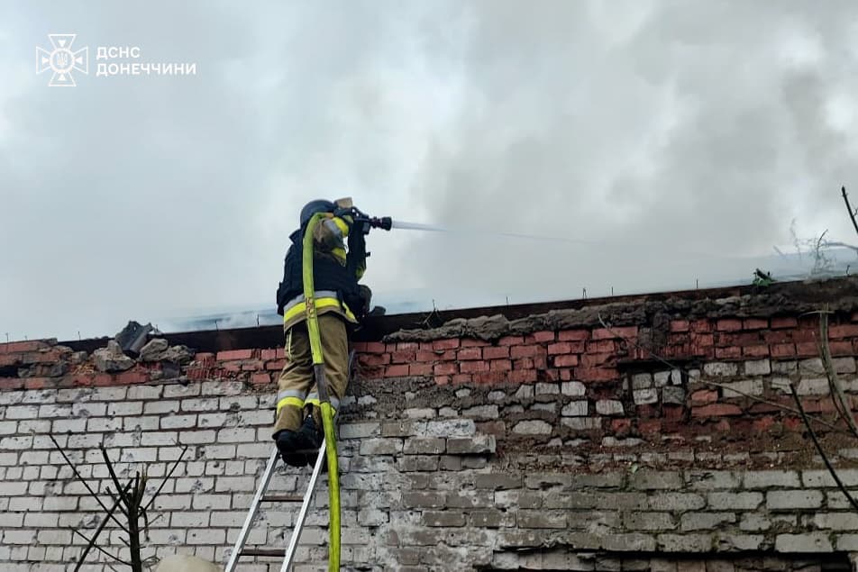 Рятувальники ліквідували наслідки нічної атаки БПЛА на Слов'янськ