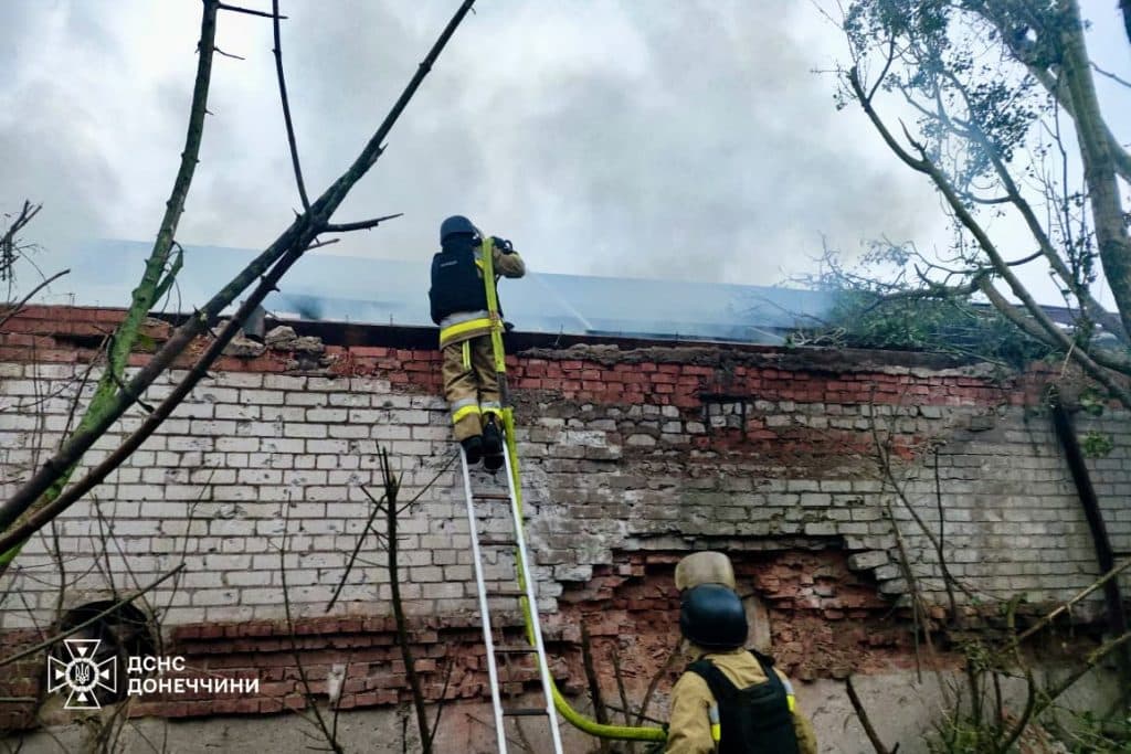 Рятувальники ліквідували наслідки нічної атаки БПЛА на Слов'янськ