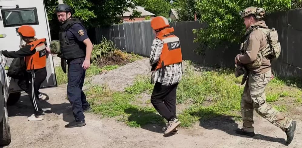 Сім'ю з двома дітьми евакуювали рятувальники з Олексієво-Дружківки на Донеччині