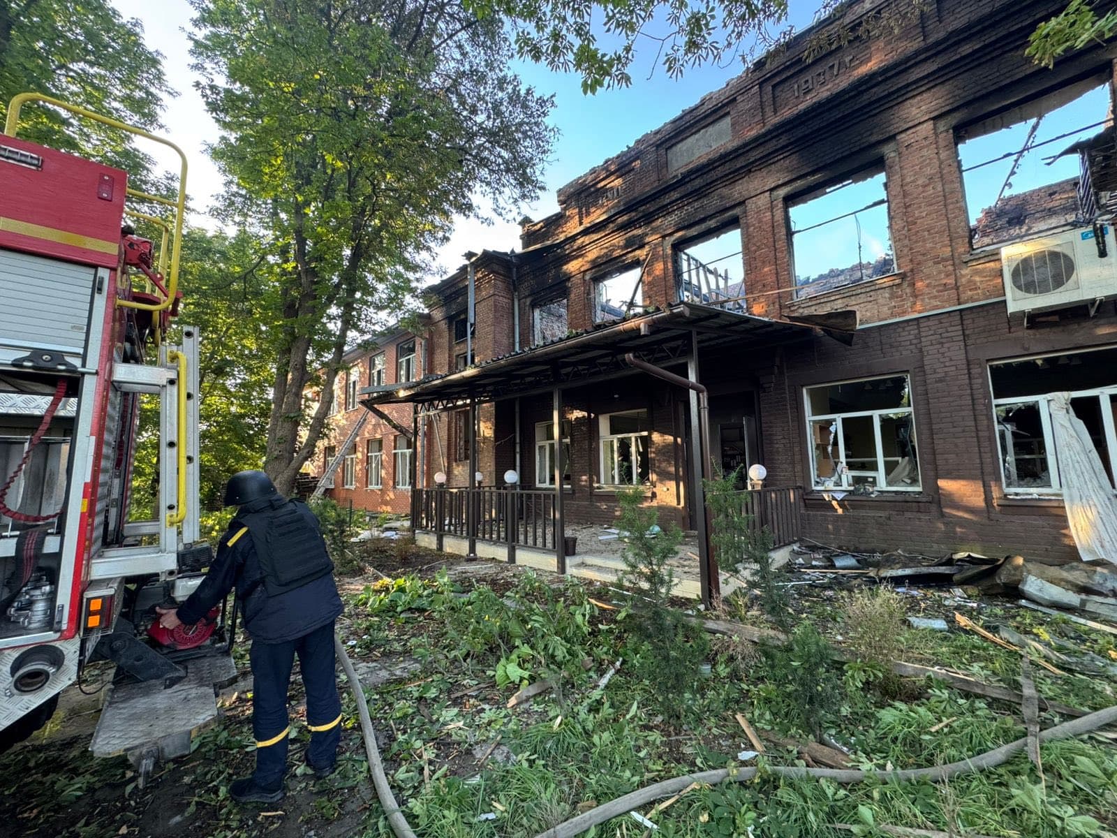 На Донеччині ворог скинув на цивільних 17 авіабомб, є загиблі і поранені