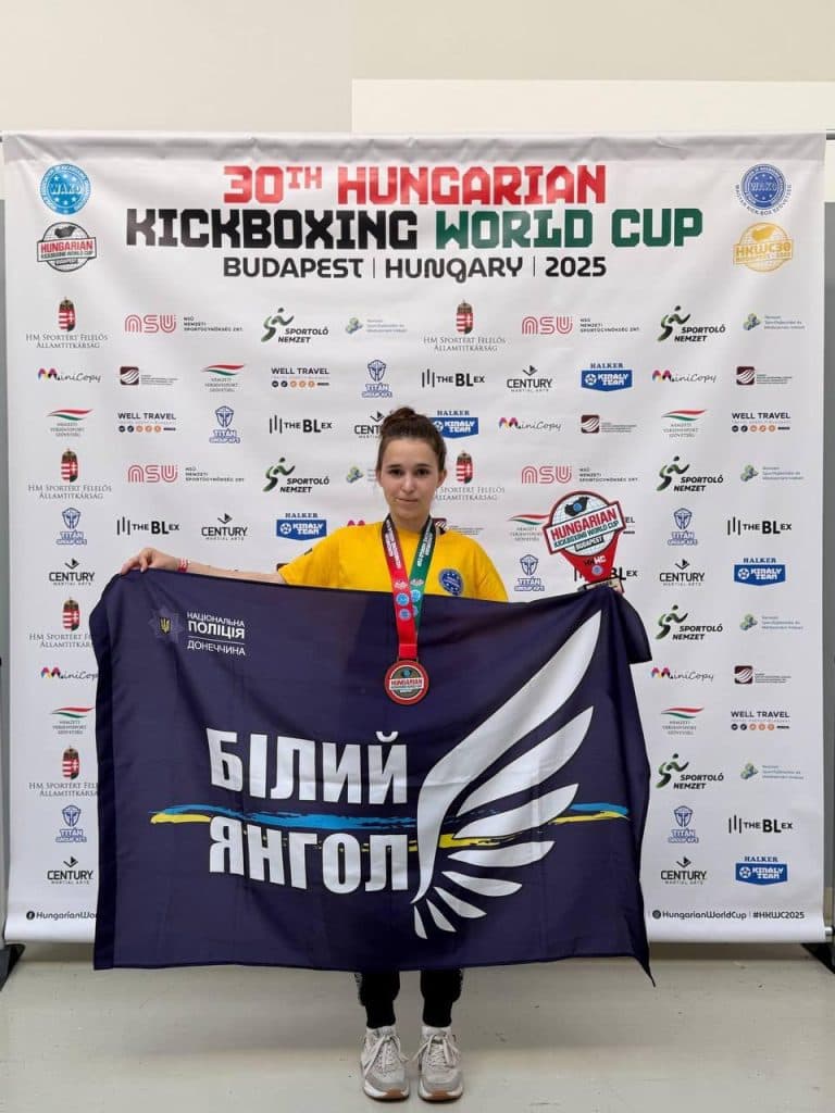 Спортсменка з Донеччини здобула "золото" на Кубку світу з кікбоксингу і вийшла до рингу з прапором Курахового