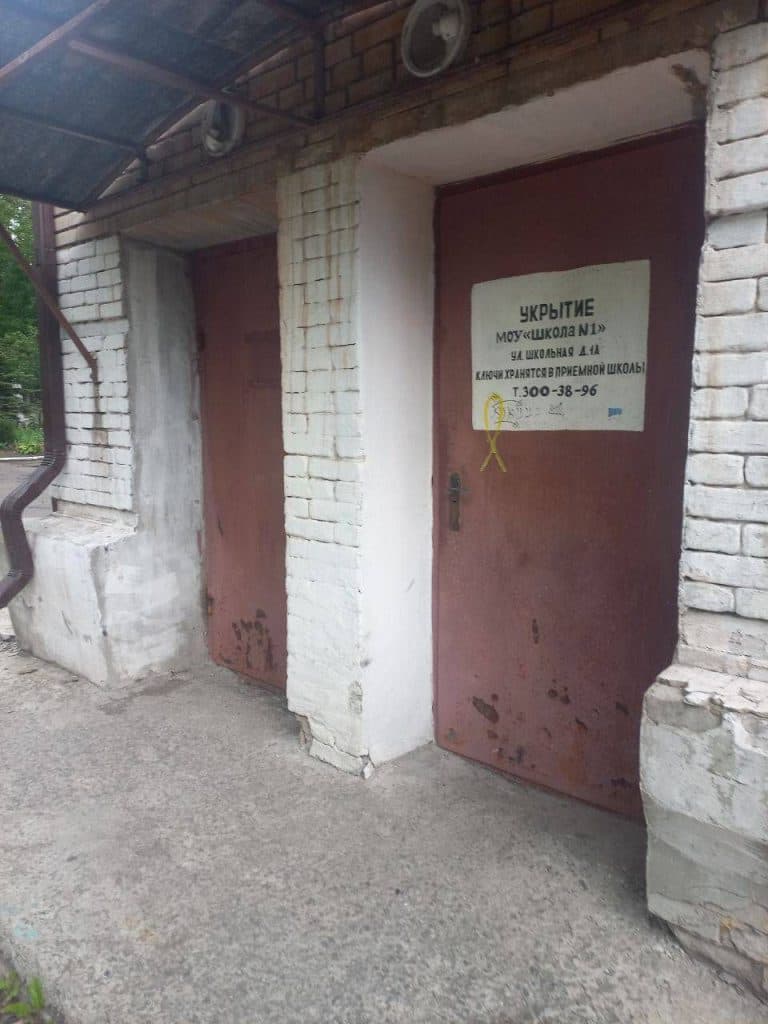 Символи українського спротиву поширюють в Донецьку і Жданівці