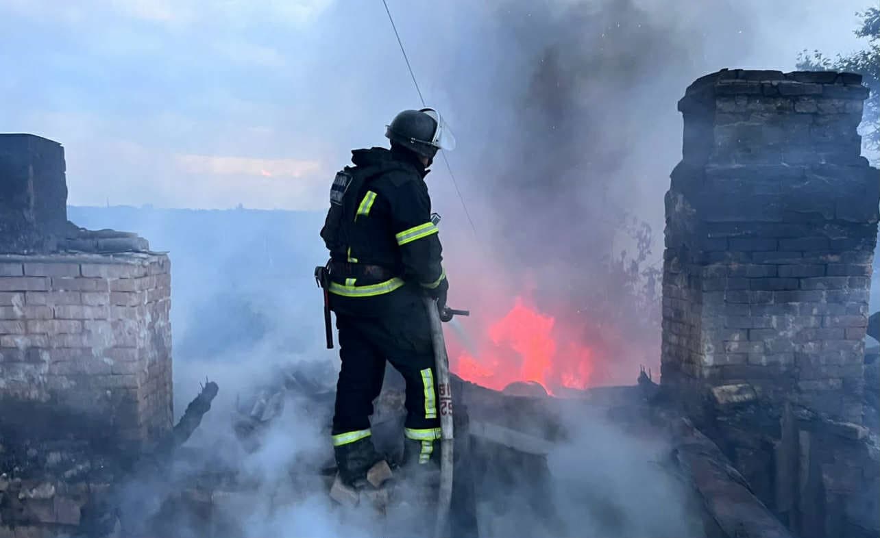 У Добропіллі рятувальники ліквідували пожежу в житловому будинку